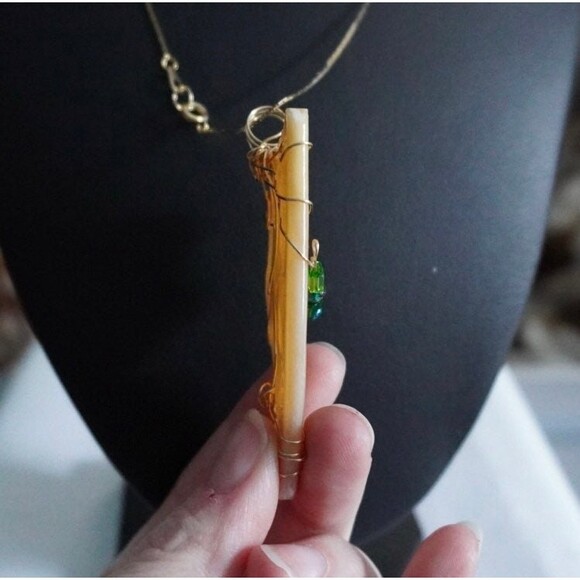 Wire Wrapped Arrowhead Pendant Necklace Gold Tone - Picture 4 of 7